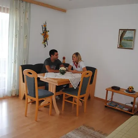 아파트 Gaestehaus Lindermuth *